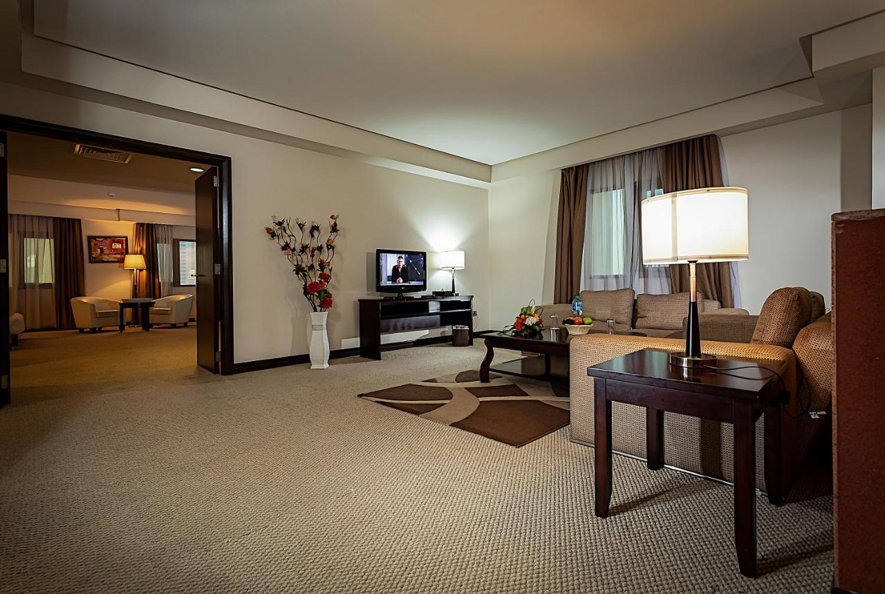 Monroe Hotel & Suites Манама Экстерьер фото