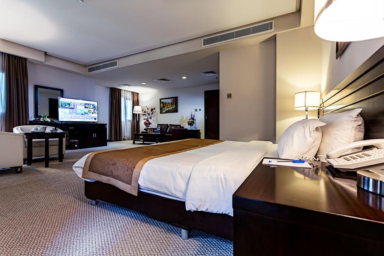 Monroe Hotel & Suites Манама Экстерьер фото