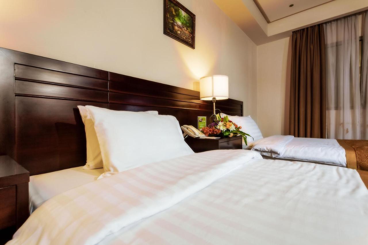 Monroe Hotel & Suites Манама Экстерьер фото