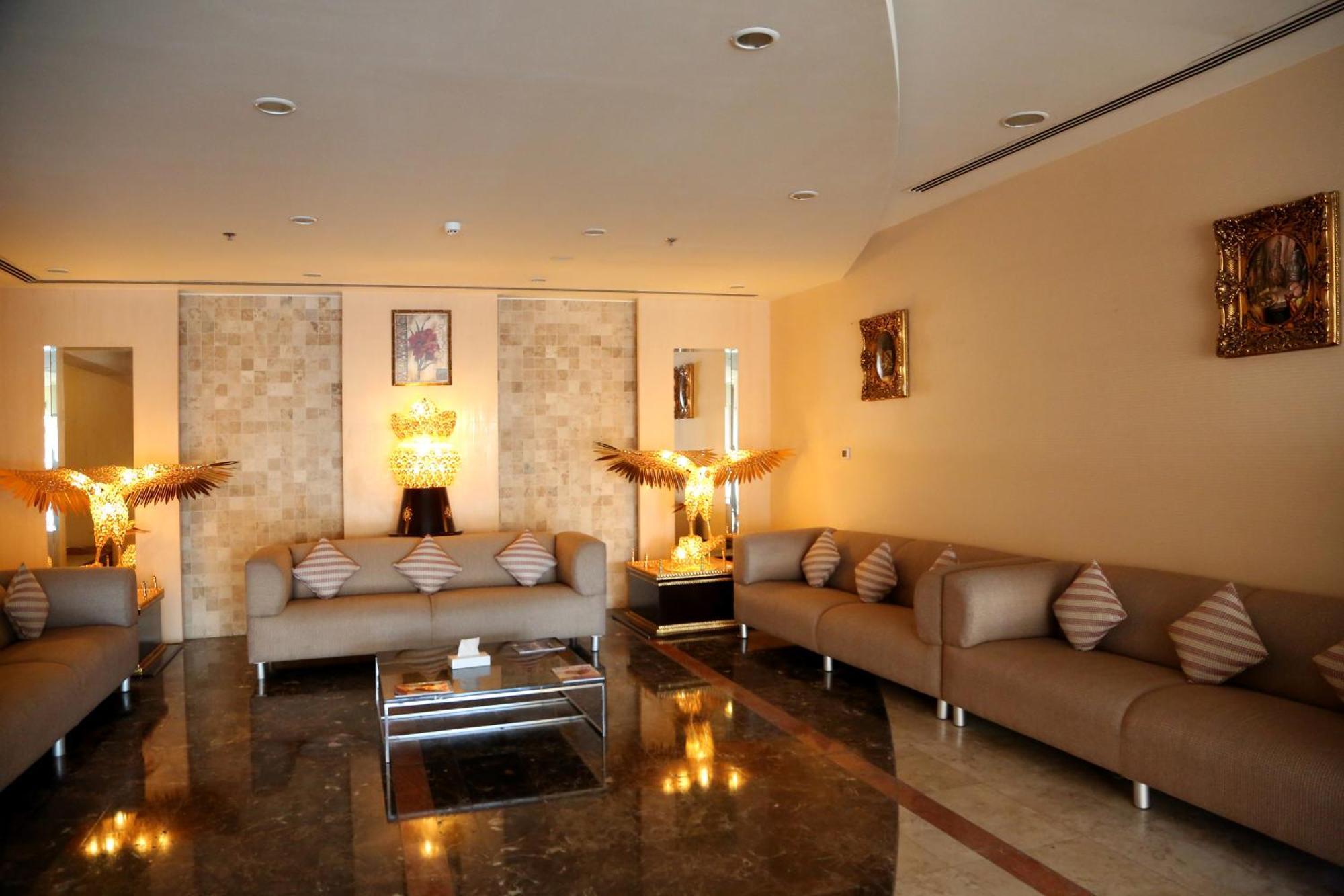 Monroe Hotel & Suites Манама Экстерьер фото