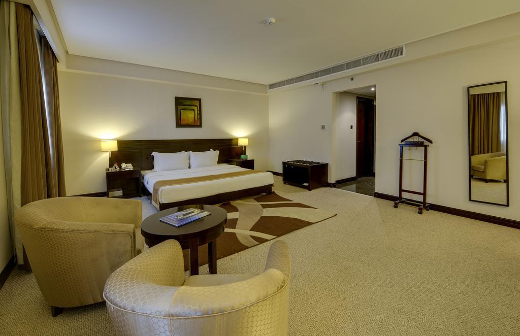 Monroe Hotel & Suites Манама Экстерьер фото