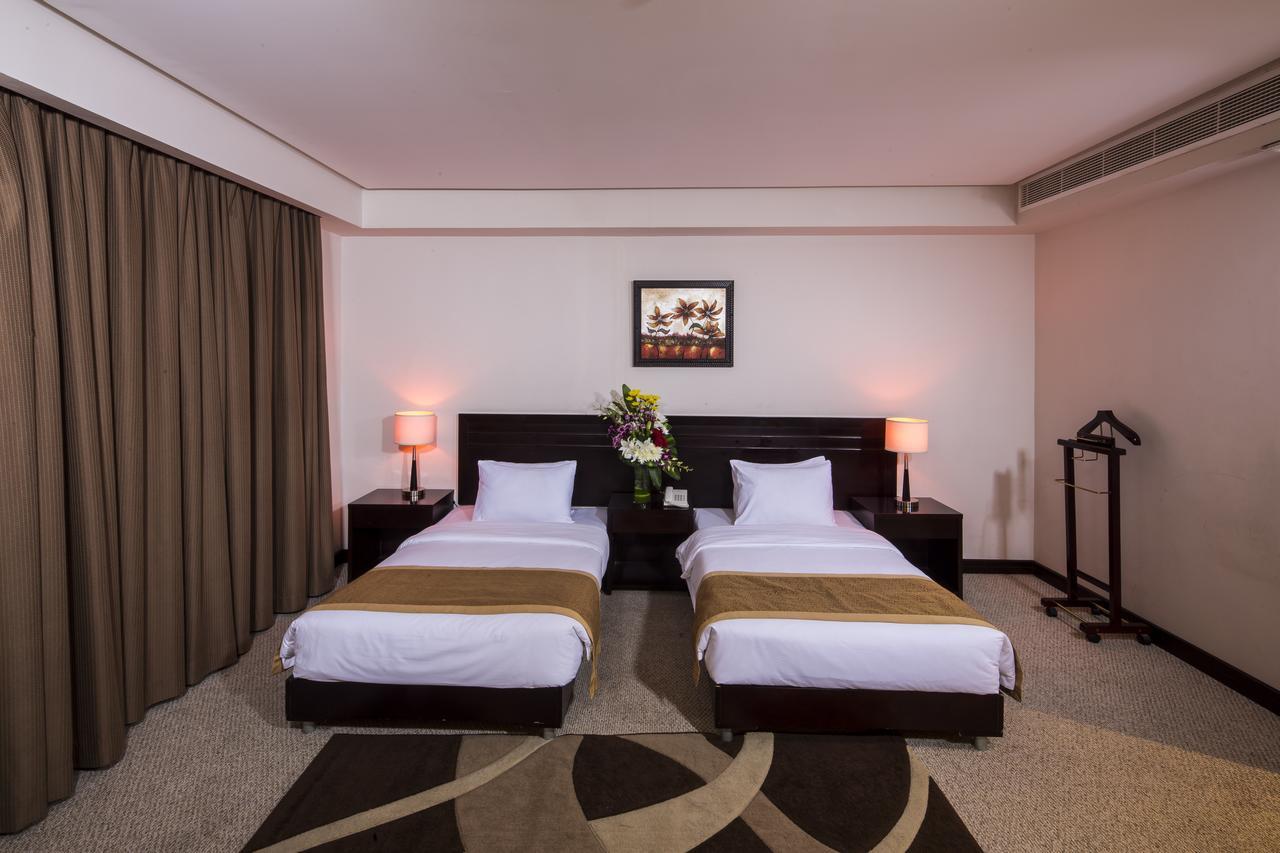 Monroe Hotel & Suites Манама Экстерьер фото