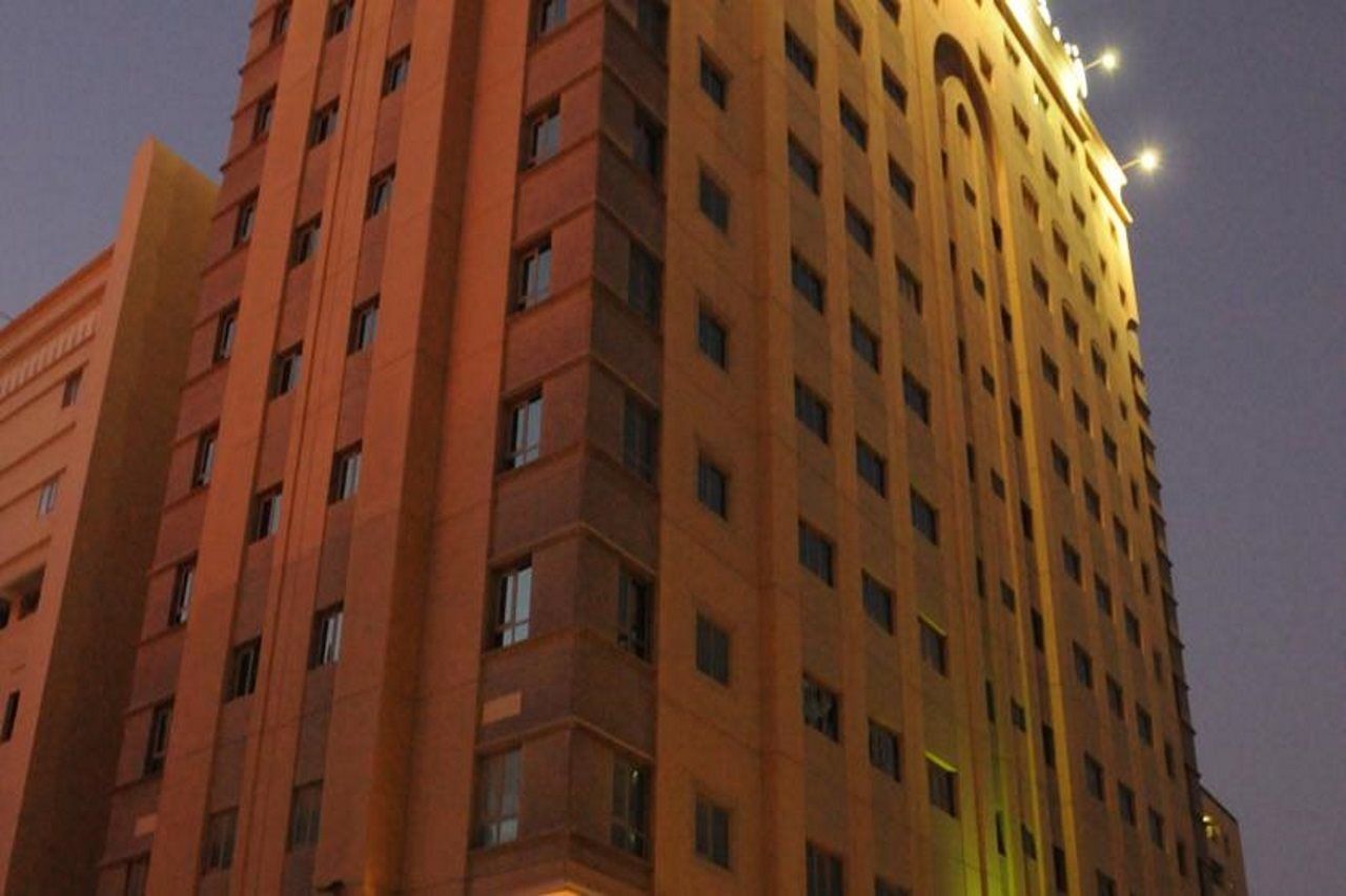 Monroe Hotel & Suites Манама Экстерьер фото